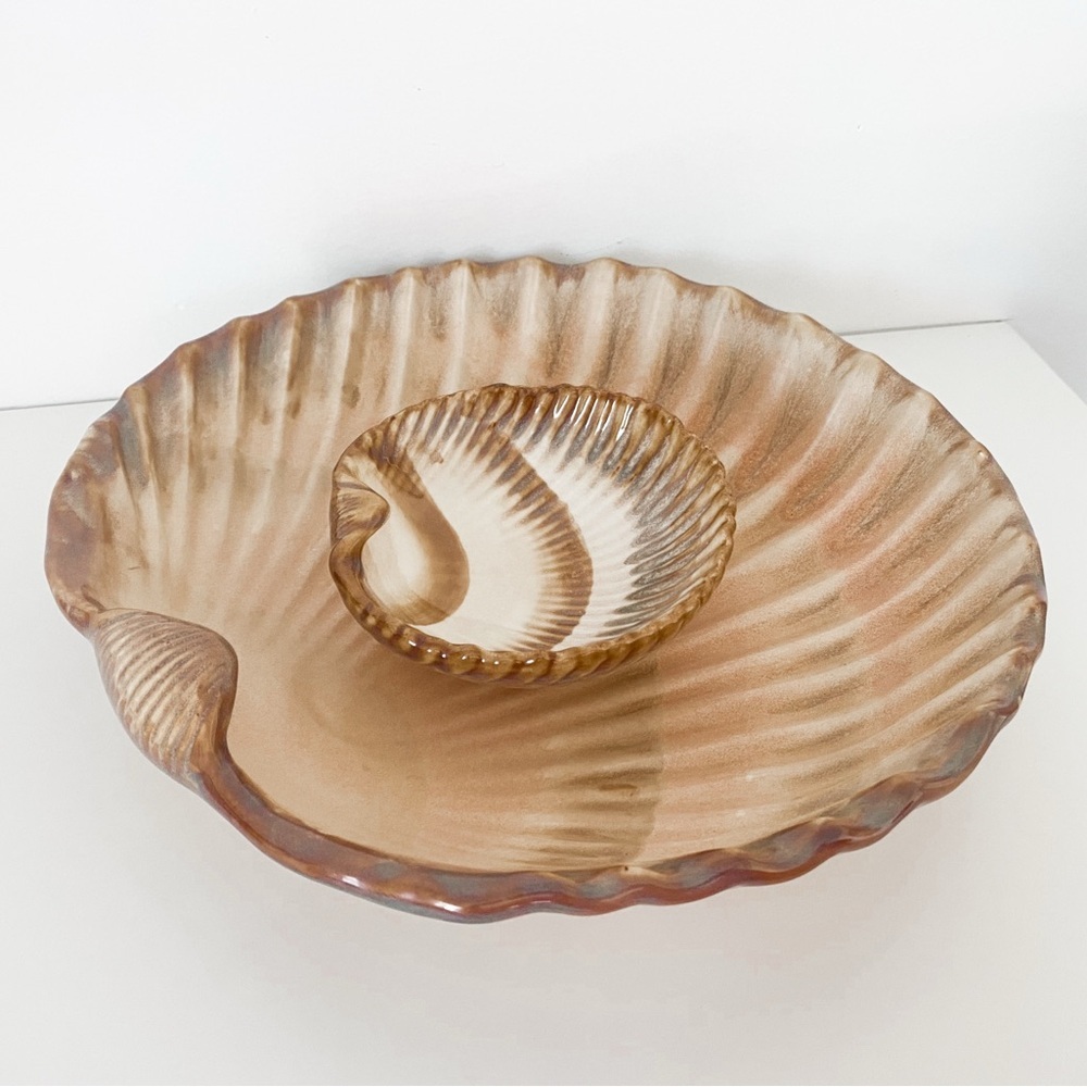 Elegant Shell-Shaped Serveware in Brown and Tan 2 piece